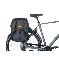 Sakwa pojedyncza BASIL MILES TARPAULIN DAYPACK 17L, Hook On System, 100% wodoodporna black orange (NEW)