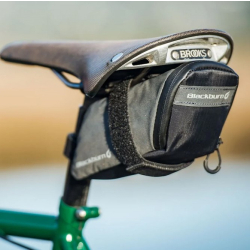 Torba pod siodło BLACKBURN GRID MEDIUM SEAT BAG black, wodoodporna, odblaskowa, 0,8L (NEW 2026)
